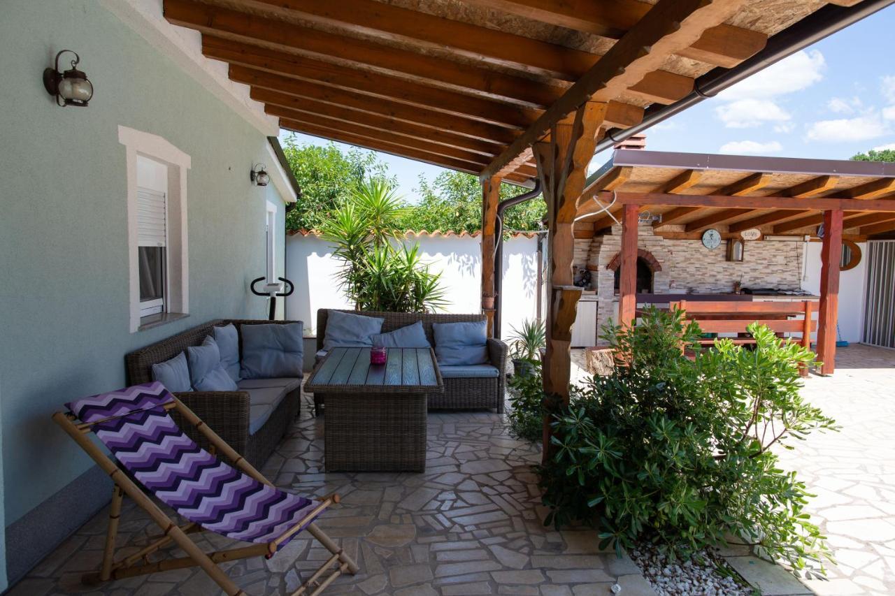 Holiday Home Petrovic Μεντουλίν Εξωτερικό φωτογραφία