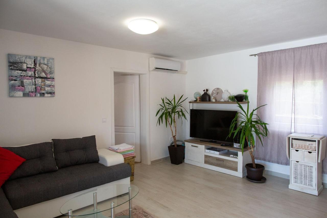 Holiday Home Petrovic Μεντουλίν Εξωτερικό φωτογραφία